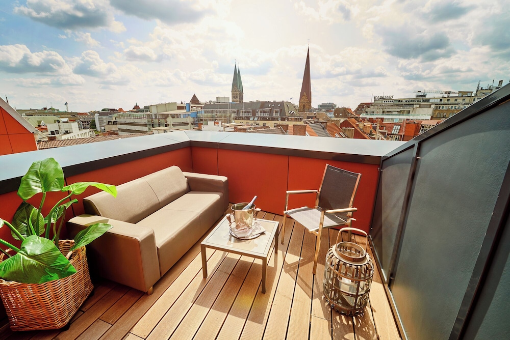Studio, Patio