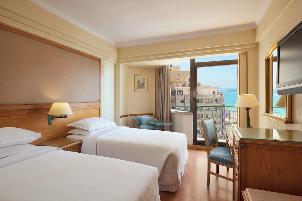 Club Room, 2 Twin Beds, Smoking, City View (Balcony) - Photo 1