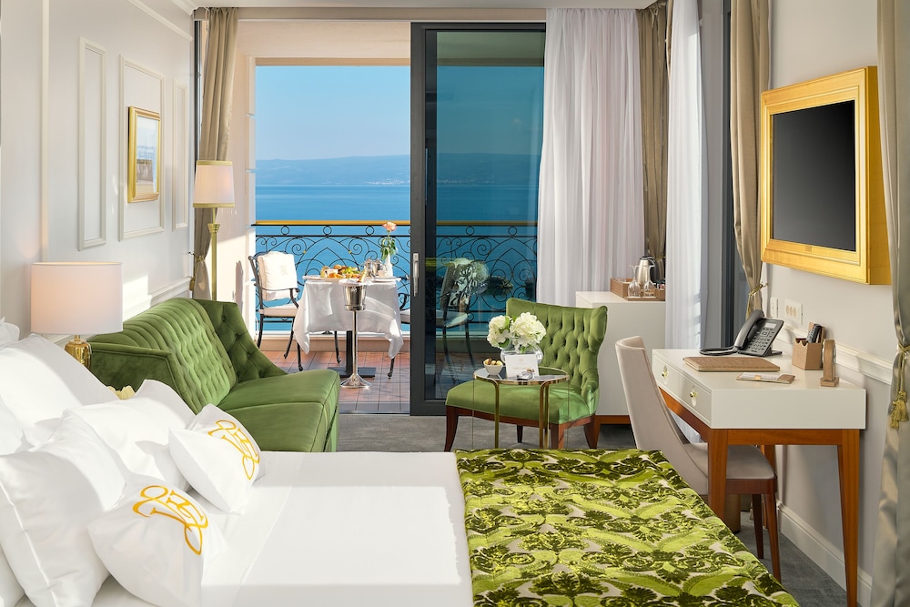 Superior Room, 1 King Bed with Sofa bed, Balcony, Sea front - Photo 1
