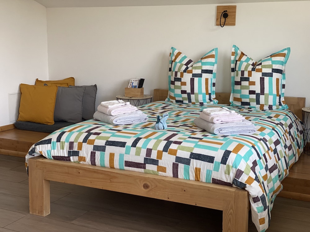 Comfort Double Room, Ensuite, Garden View (Chambre Pink Lady) - Photo 1