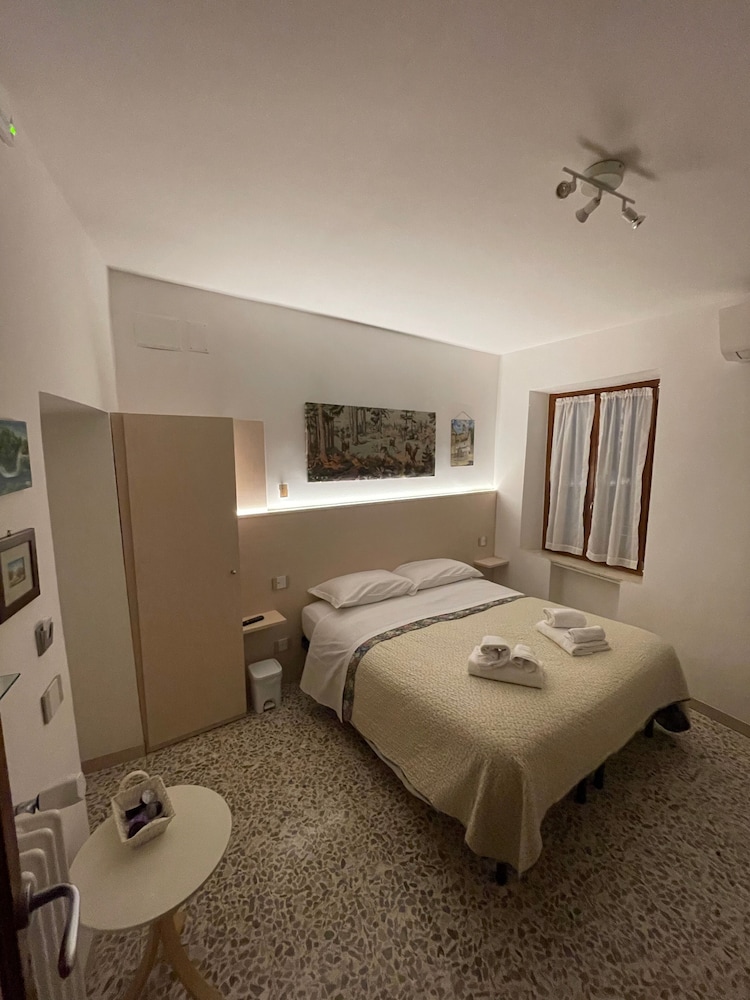 Classic Double Room, 1 Queen Bed photo 1