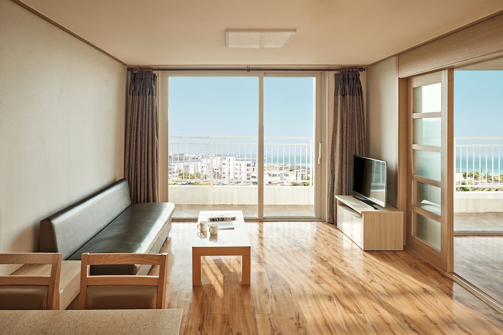 Suite (Kitchen/Standard/Double)