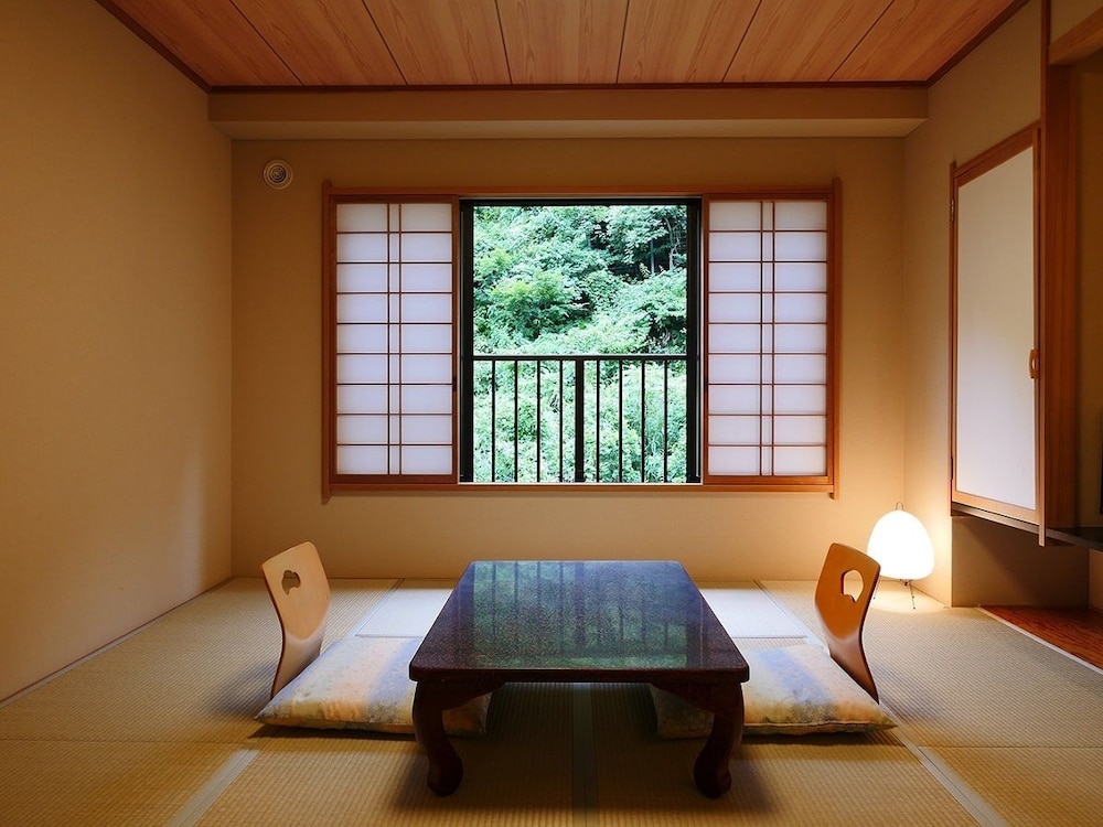 Japanese Traditional Room, 8 Tatami with Open Air Bath (MATSU)