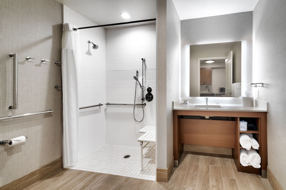 Studio, Multiple Beds (Mobility Accessible, Roll-In Shower)
