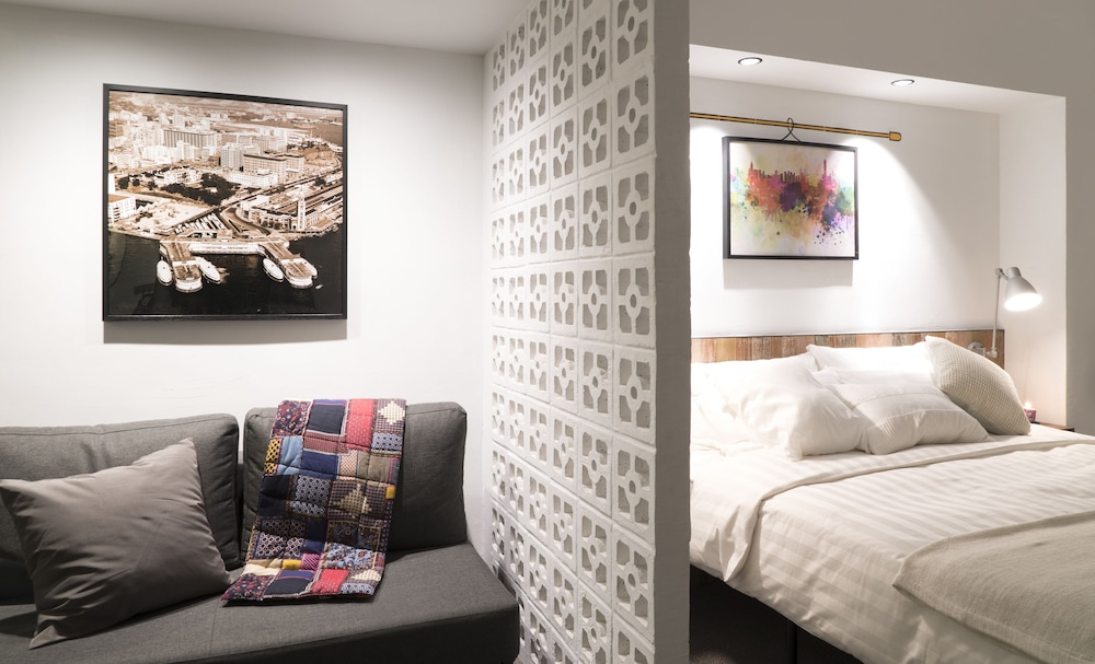 Studio Suite Twin photo 2