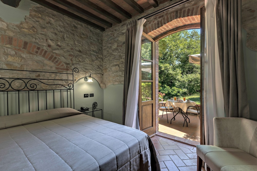 Deluxe Double Room thumbnail 5