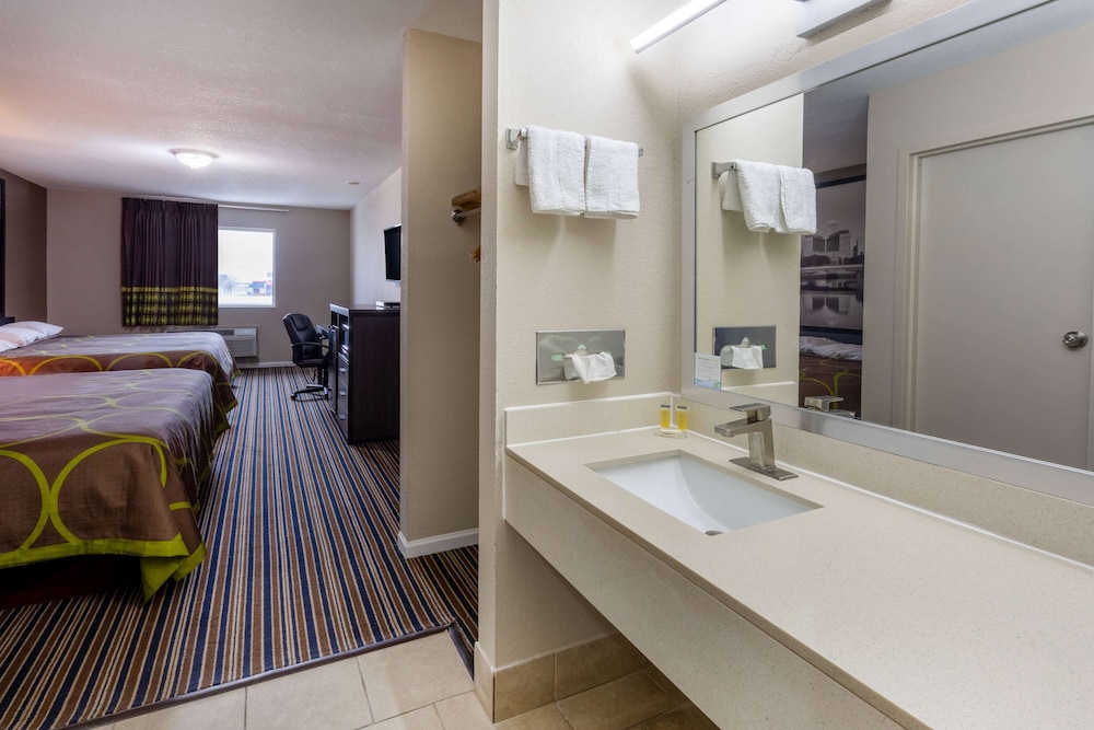 Room, Multiple Beds, Non Smoking - Photo 1
