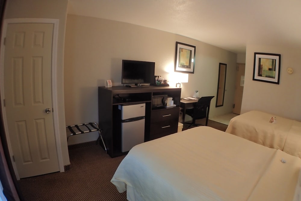 Standard Room, 2 Double Beds, Non Smoking photo 3