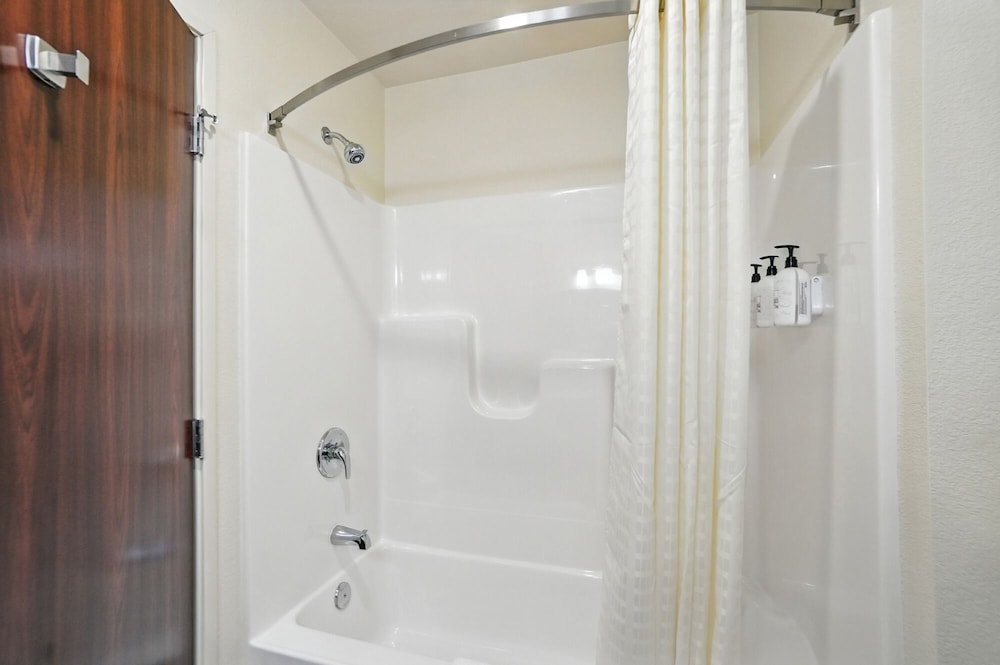 Room, 1 King Bed, Non Smoking (Guestroom) - Photo 6