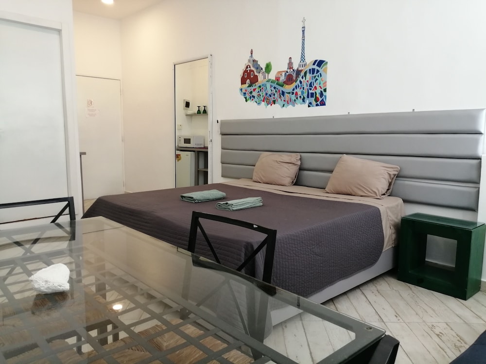 Traditional Studio, 1 Queen Bed