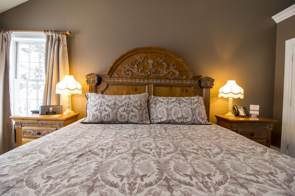 Superior Cottage, 1 King Bed photo 3