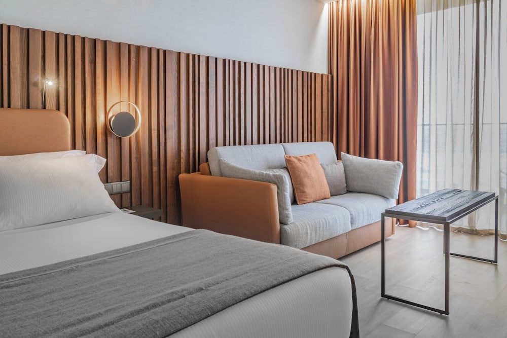 Junior Suite, 1 King Bed with Sofa bed, Sea View photo 2
