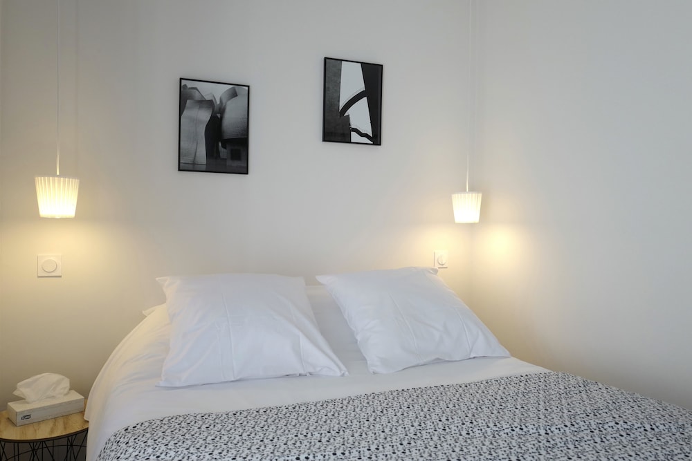 Deluxe Room - Photo 11