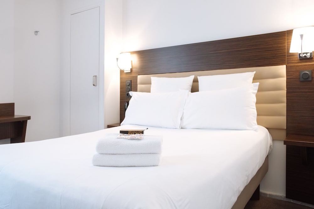 Classic Double Room thumbnail 6