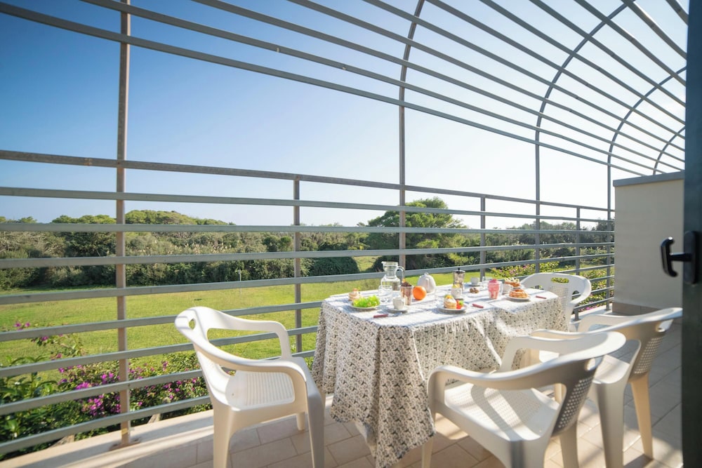 Family Apartment, Multiple Bedrooms, Sea Facing (Alba Apartment 1 with Pool and Sea)