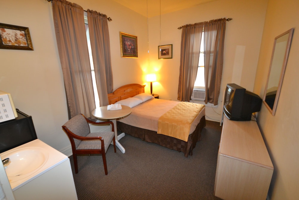 Sundance Kid - Microwave/fridge and sink in room. Shared community restrooms/showers photo 1