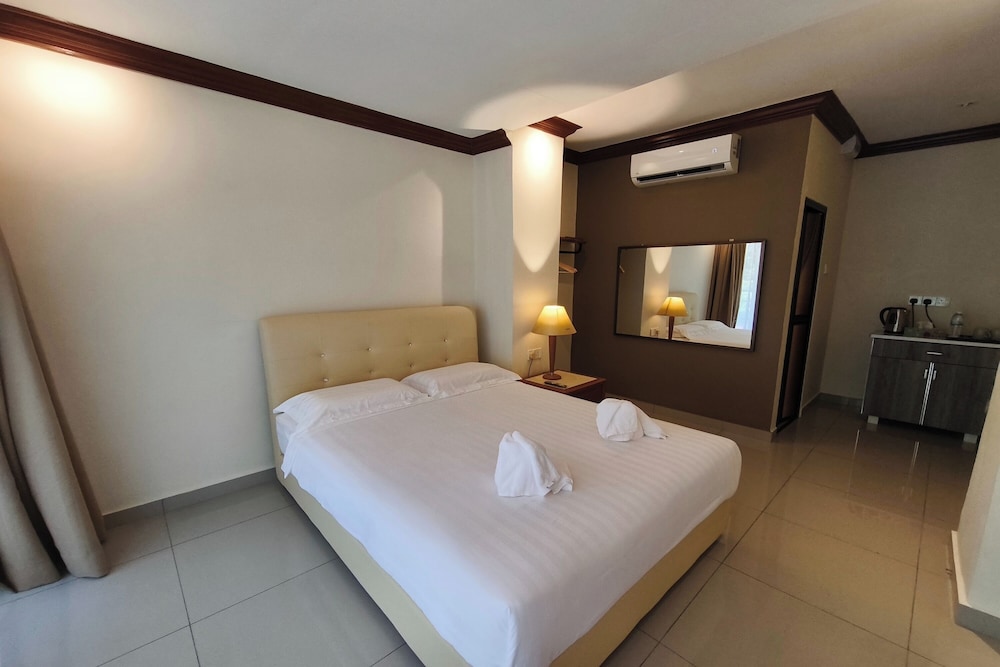 Deluxe Room, Pool View photo 3
