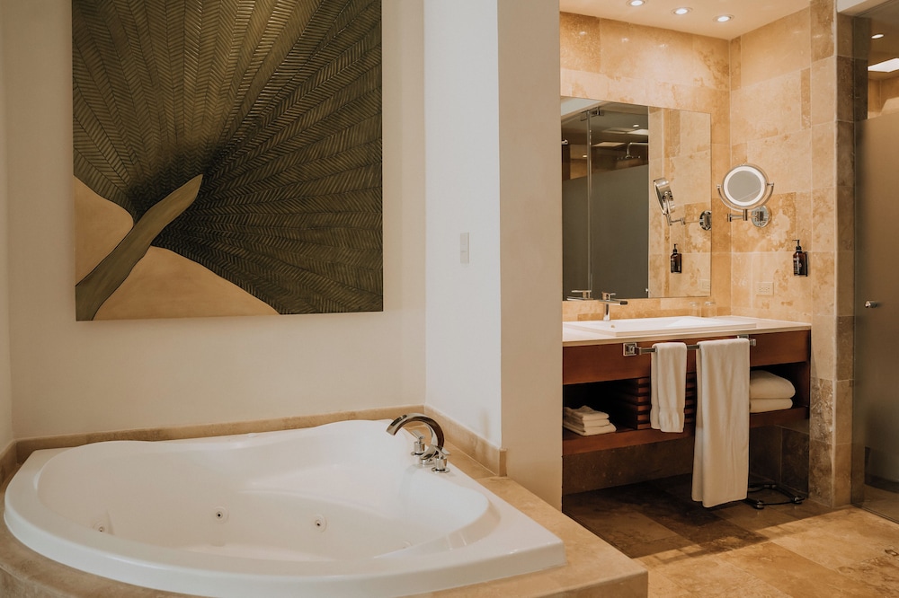 Luxurious Grand Master Suite