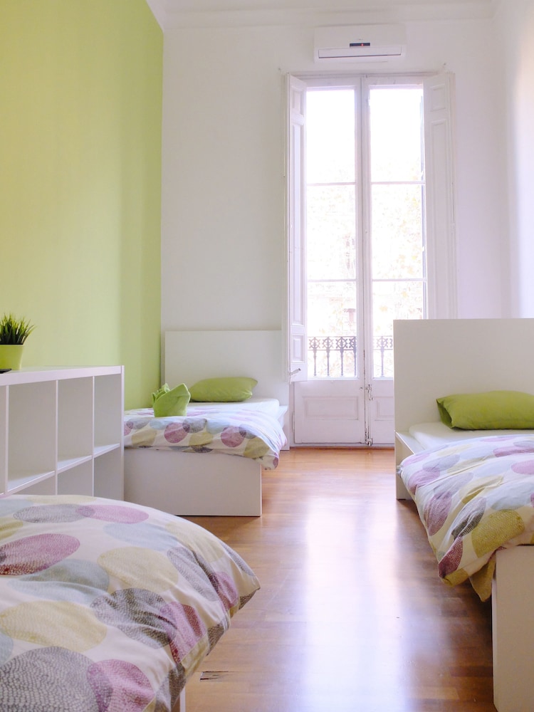 Triple Room (With Shared Bathroom) photo 2