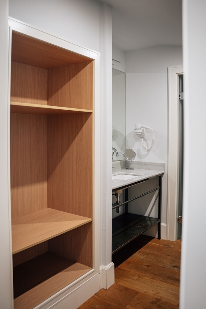 Grand Studio Suite - Photo 29