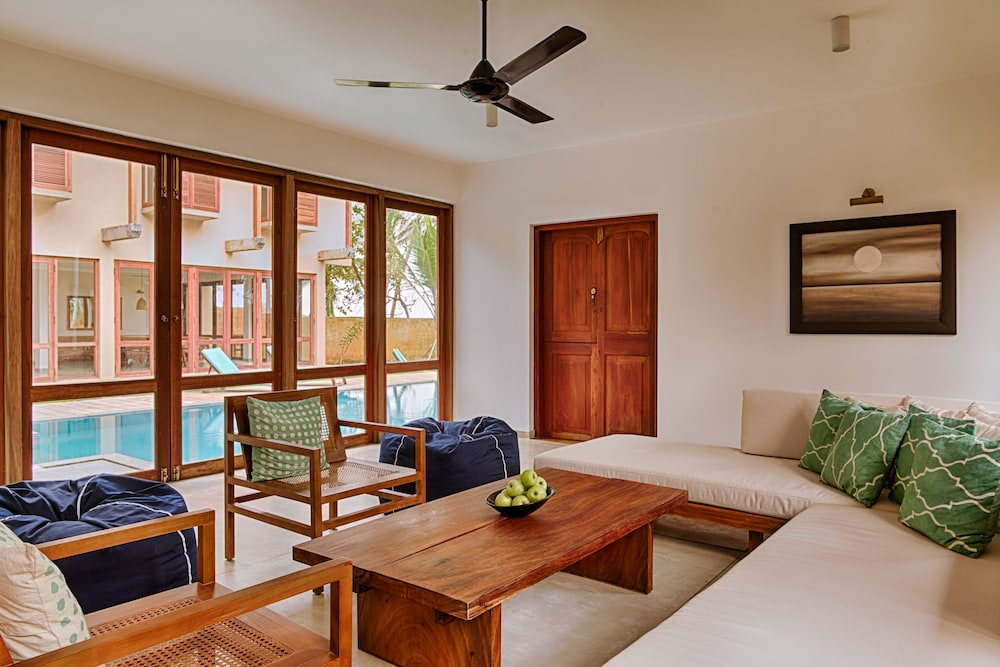 Luxury Villa photo 1