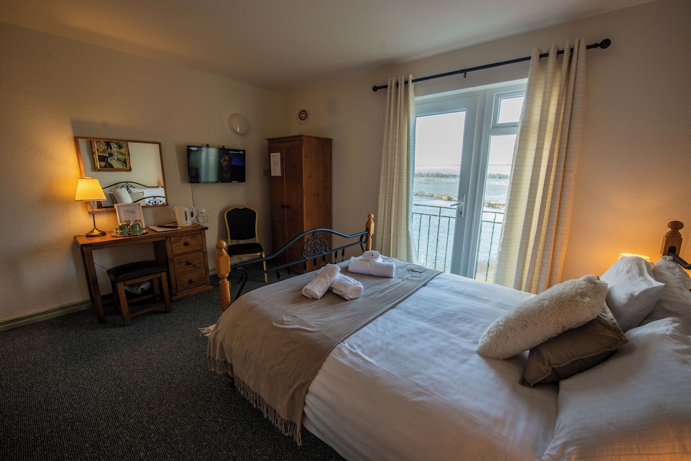 Gallery Room, 1 Double Bed, Lake View, Lakeside photo 3