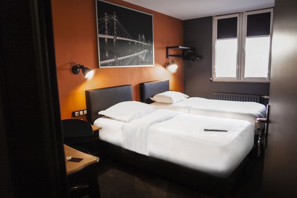 Standard Twin Room - Photo 3