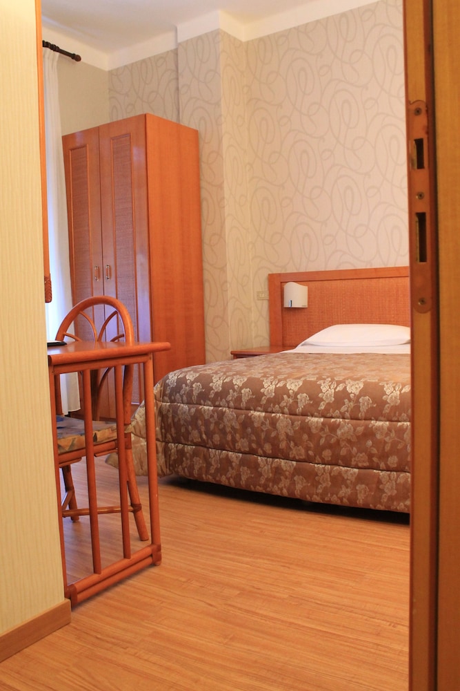 Single Room photo 3