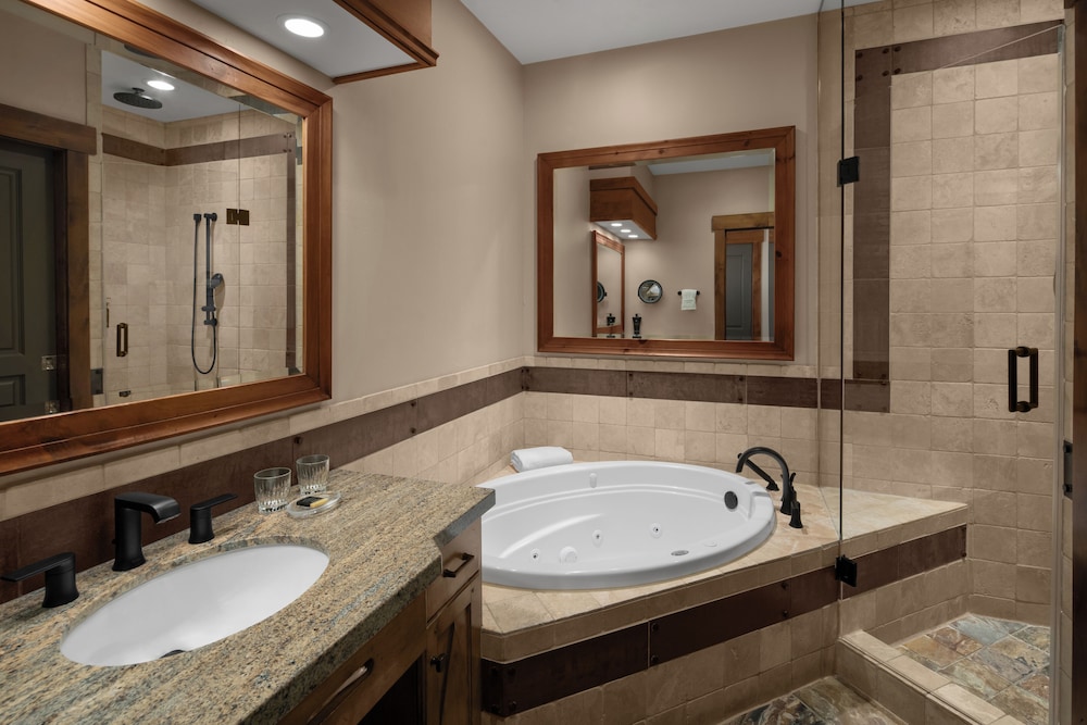 Suite, 2 Bedrooms, Balcony, Golf View - Photo 6