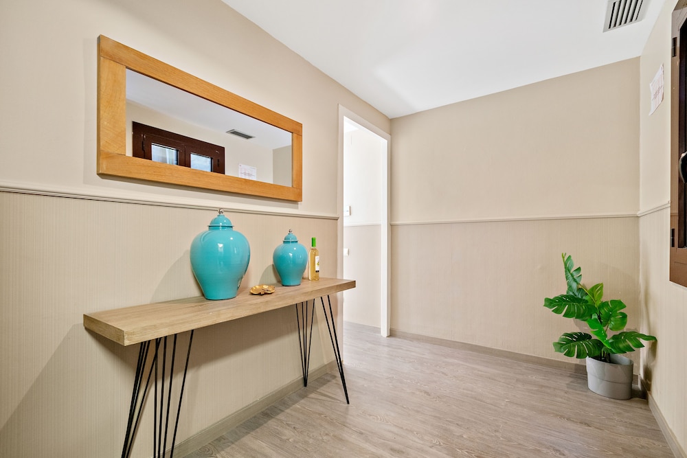 Designer apartment, 3 bedrooms, city view/ shared roof terrace photo 3