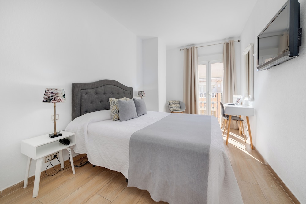 Standard Double or Twin Room - Photo 12
