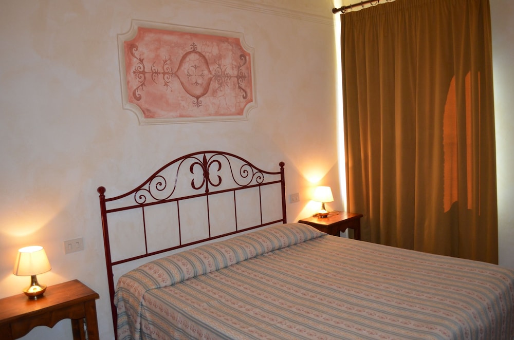 Double or Twin Room photo 3
