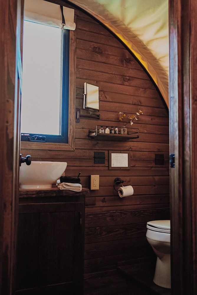 Deluxe Cabin, 1 King Bed, Patio, Mountain View photo 2