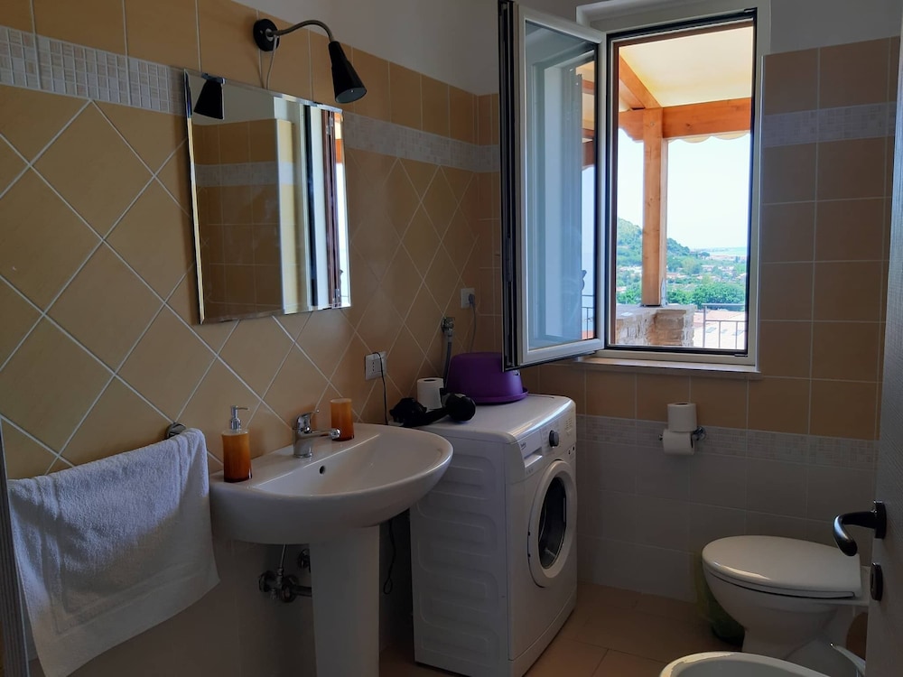 Deluxe Apartment, 2 Bedrooms, Partial Sea View photo 2