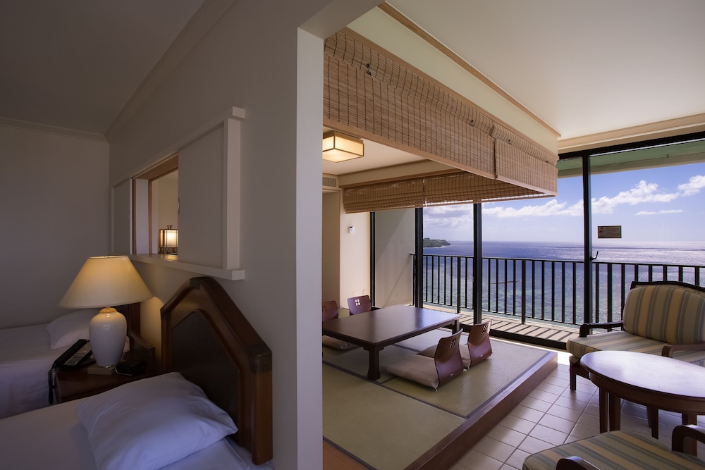 Japanese Suite, Oceanfront, Beach Tower - 6 adults – 2 single beds+1 extra bed+3 Japanese futons photo 2
