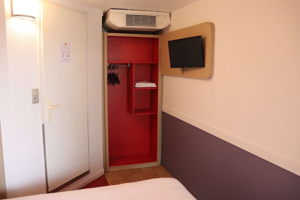 Standard Room, 3 Twin Beds - Photo 7