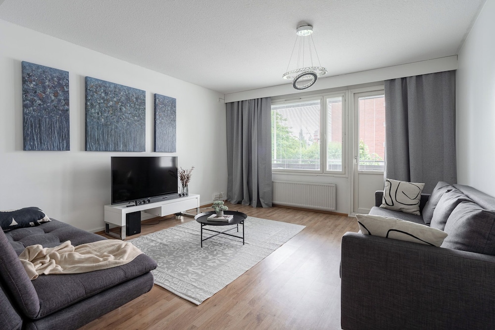 Basic Apartment, Balcony, Courtyard View photo 1