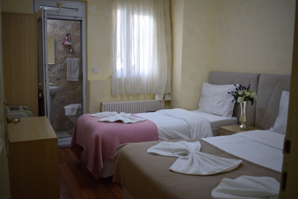 Standard Triple Room, 1 Bedroom, City View photo 1