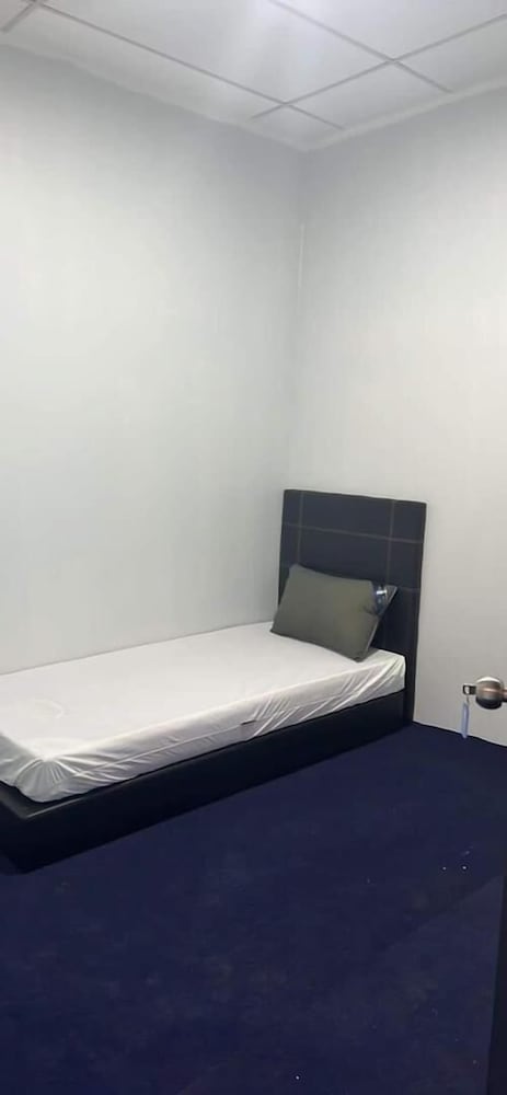 Single Room, Private Bathroom