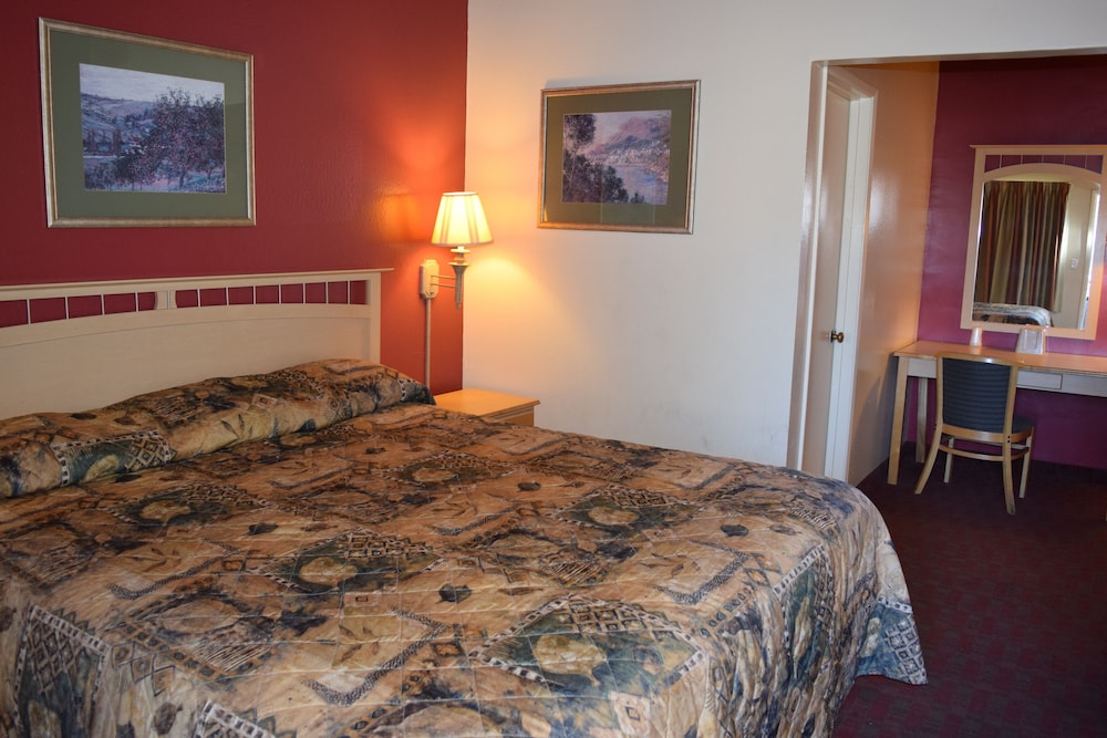 Standard Room, 1 Queen Bed photo 3