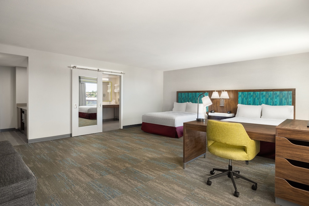 Suite, 2 Queen Beds, Accessible (Roll-In Shower) - Photo 3