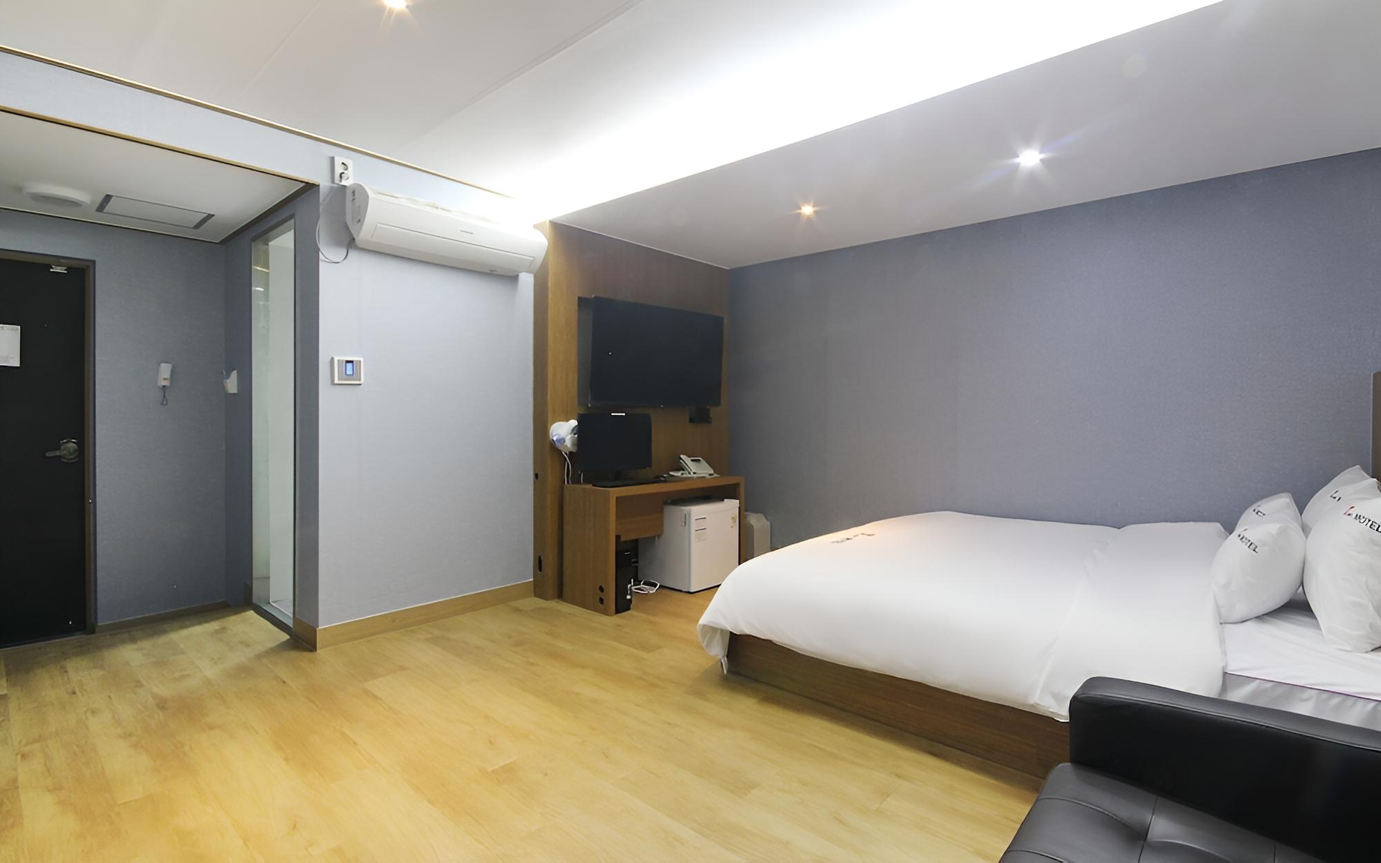 Room (Deluxe room) - Photo 13