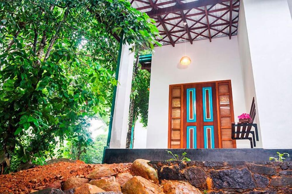 Deluxe Triple Room, Garden View photo 2