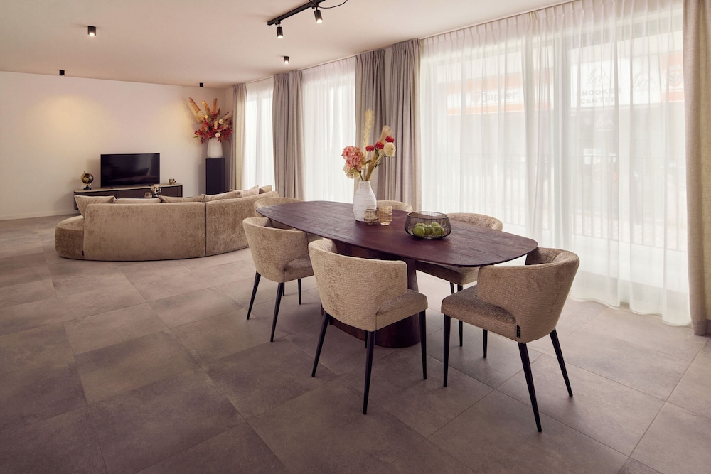 Deluxe Apartment