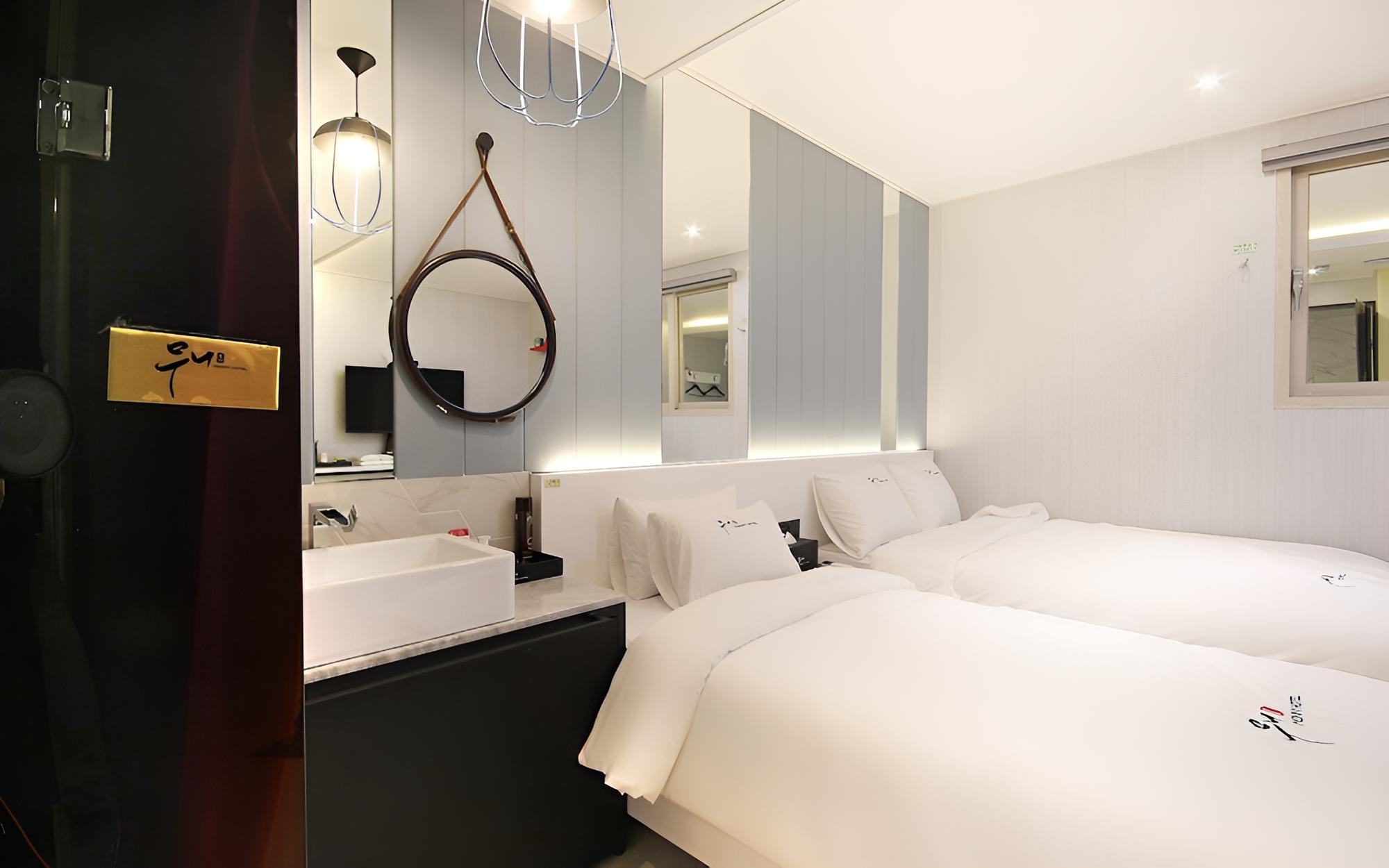 Room (Twin) photo 2