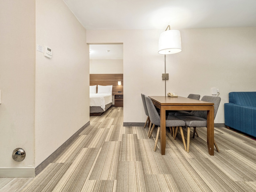 Suite, Multiple Beds photo 2