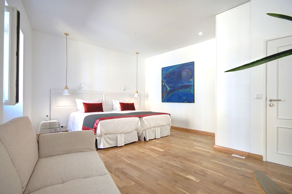Superior Twin Room (Castle Side View) photo 3