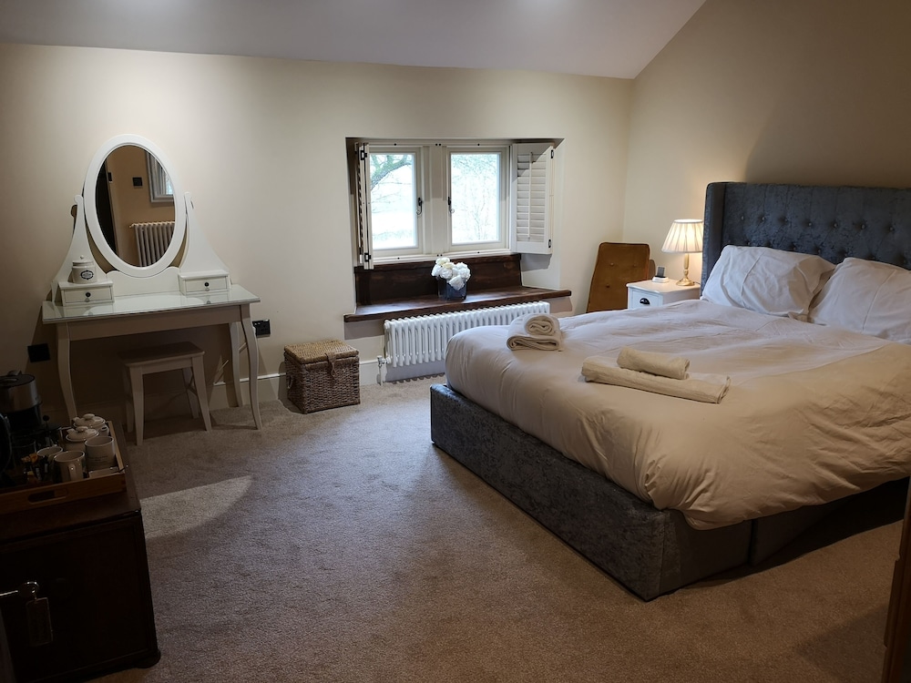 Double Room, 1 King Bed (Dogs Not Allowed)
