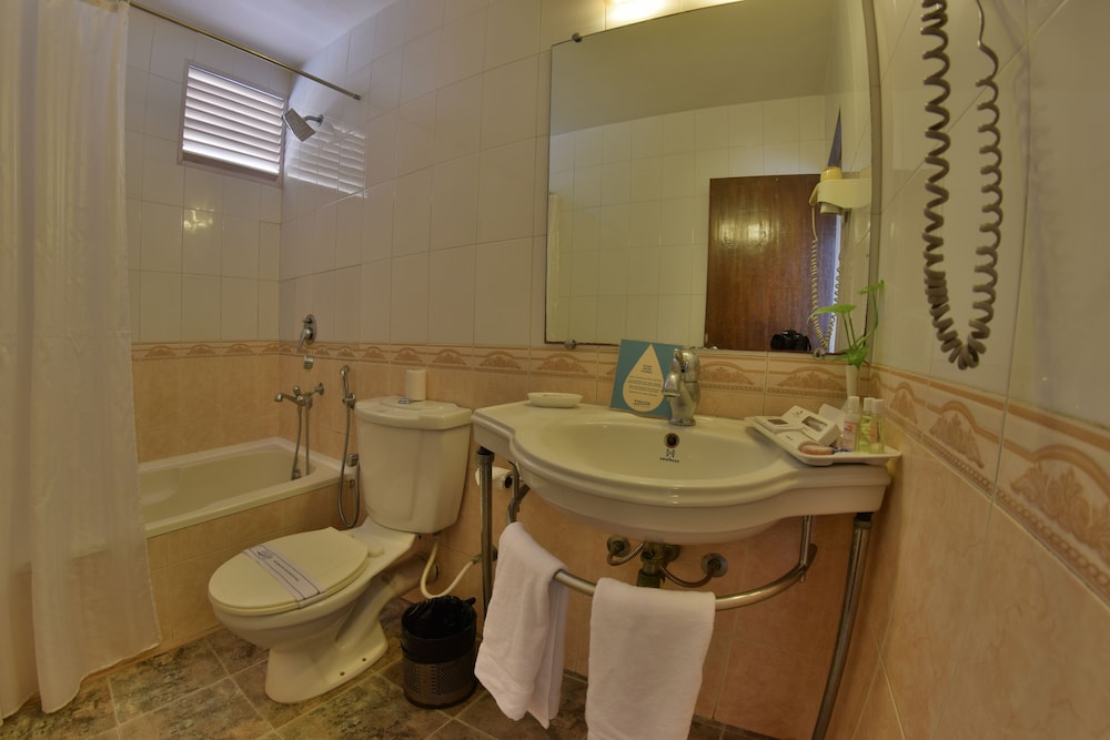 Standard Room, 1 Double or 2 Twin Beds - Photo 6