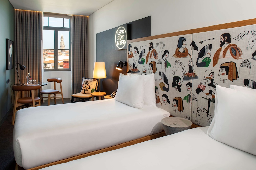 Superior Room, 2 Twin Beds, City View